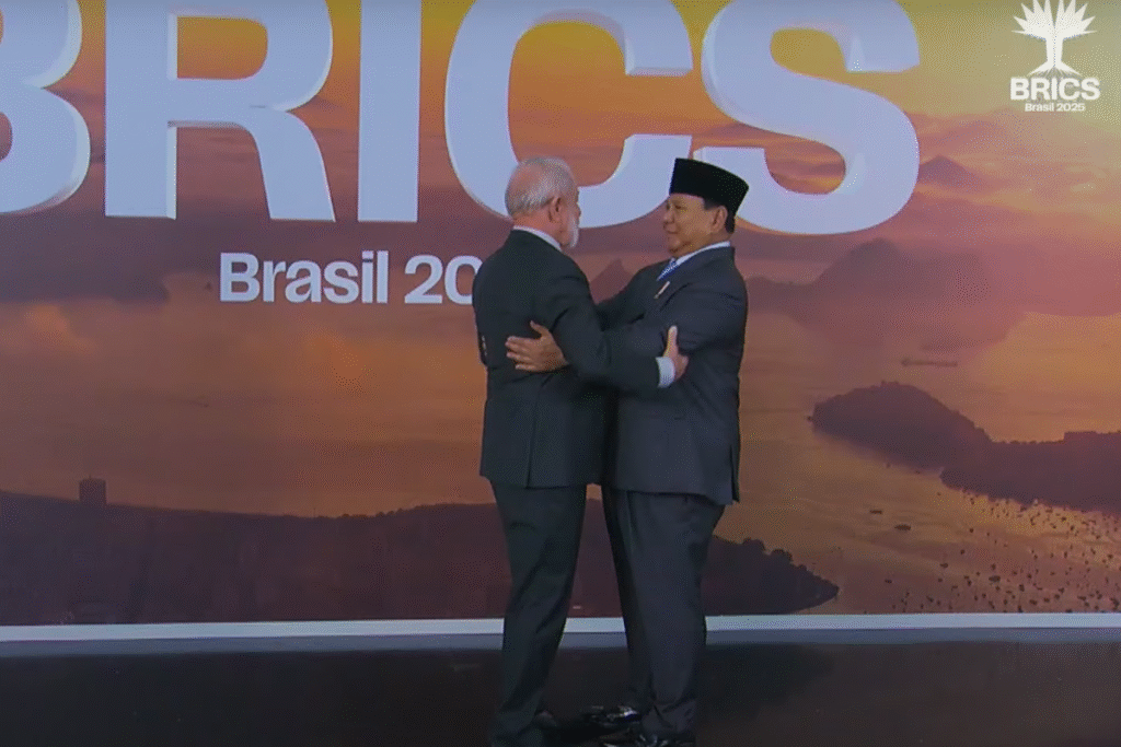Menguji Panggung Geopolitik Dunia: Antara Dominasi G7, Kebangkitan BRICS, dan Strategi Penyeimbang Indonesia